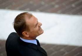 'Premier – i taki zarzut można mu postawić - nie zdołał zbudować wokół siebie silnego, profesjonalnego zaplecza ani w rządzie, ani w parlamencie'.