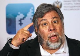 Specyficzne poczucie humoru Wozniaka – drugi najważniejszy rys jego osobowości – zawdzięcza matce Margaret Louize Wozniak.