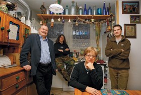 Prof. Magdalena Marczyńska z rodziną. Zaczęła pisać książkę z tęsknoty za matką.