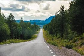 Droga, która odmieniła życie Kvikkjokk. Tylko 120 km do Jokkmokk.