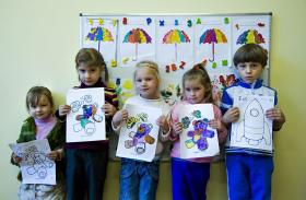 Jeśli dzieci nie chodzą do przedszkola, to nie zdobywają umiejętności społecznych, zwiększających wydajność nauki i pracy, oraz mają niższą zdolność do adaptacji, która przy pierwszej pracy jest szczególnie ważna.