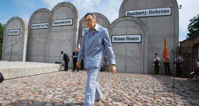 Marian Turski podczas obchodów 72. rocznicy likwidacji getta w Łodzi, na byłej stacji kolejowej Radegast, skąd wywożono Żydów do obozów zagłady, 29 sierpnia 2016 r.