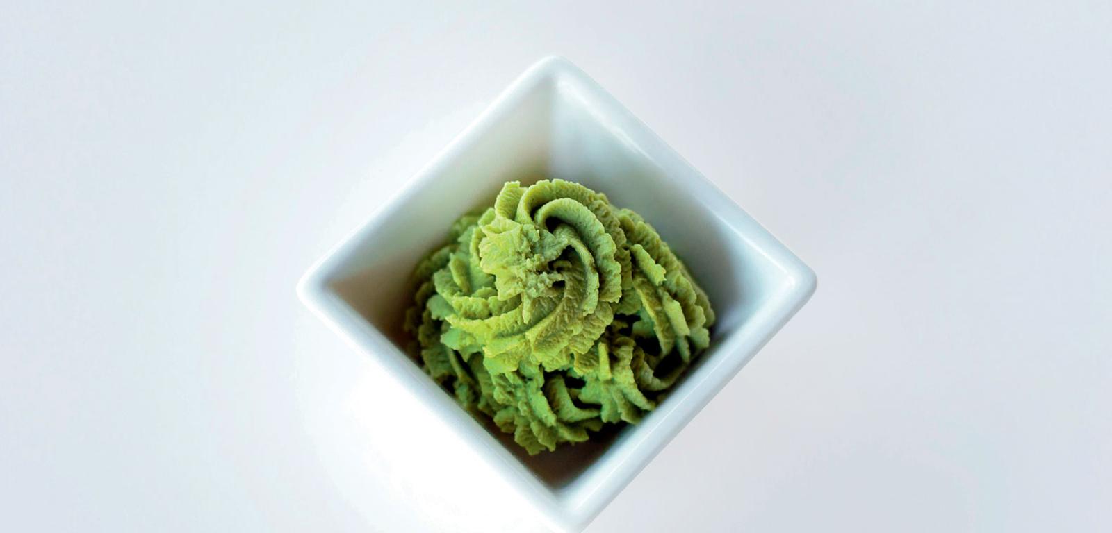 Chrzan japoński (wasabi) zawiera ­izotiocyjanian allilu, który silnie stymuluje komórki jelit.
