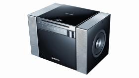 Kino domowe Samsung HT-D7100. Wygląda jak klasyczny sprzęt audio. A tymczasem w środku ukrywa się zintegrowana bezprzewodowa komunikacja i odtwarzacz płyt Blu-ray. Połączenie tradycjonalizmu i nowoczesności. Cena: 2299 zł.