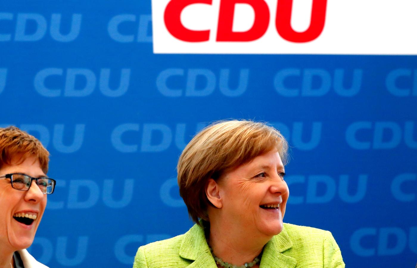 Merkel i Kramp-Karrenbauer na konferencji prasowej