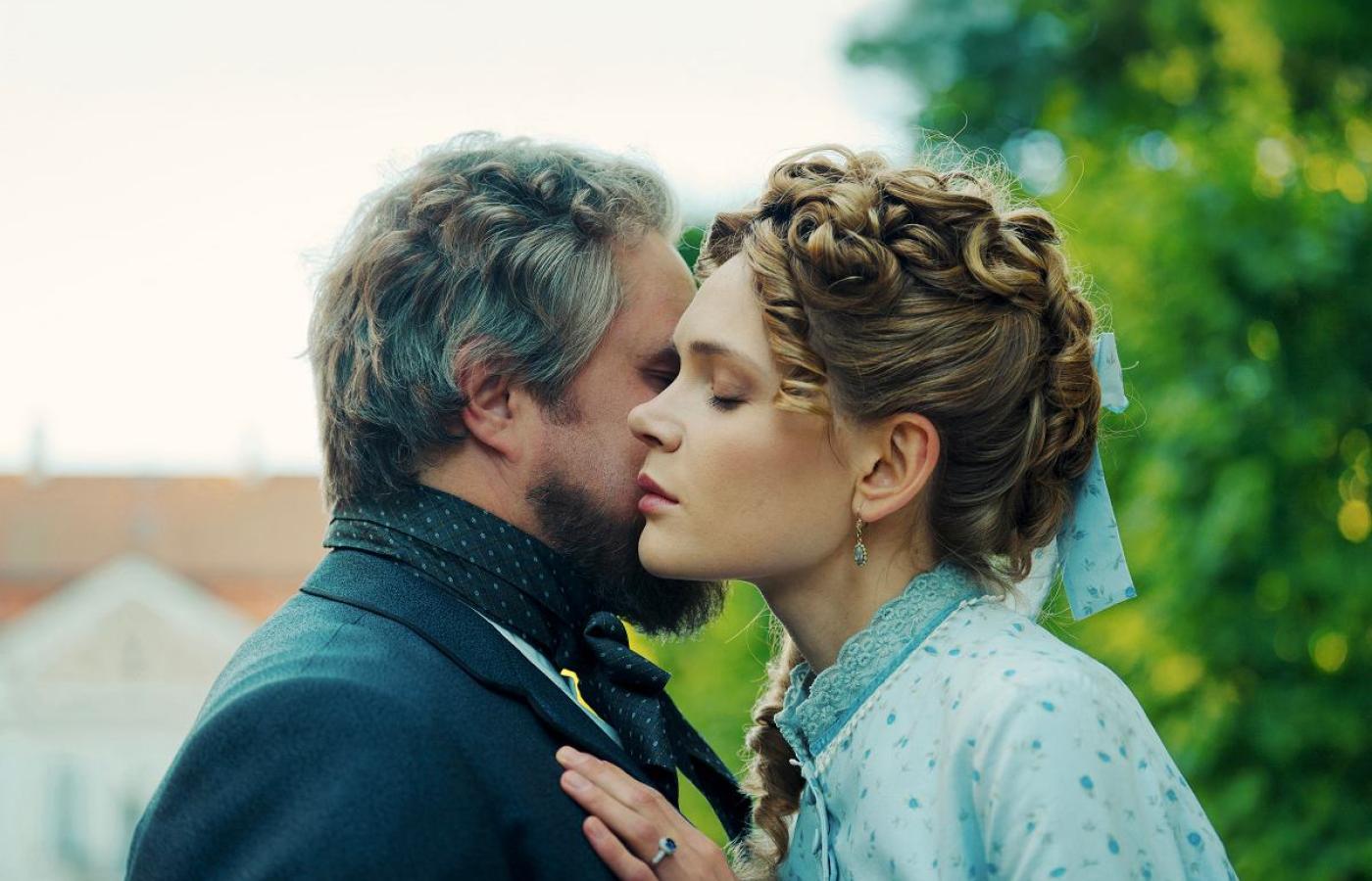 Kultura na weekend: Sandra Drzymalska odmienia mit Izabeli Łęckiej. Jaka jest „Lalka” Netflixa?