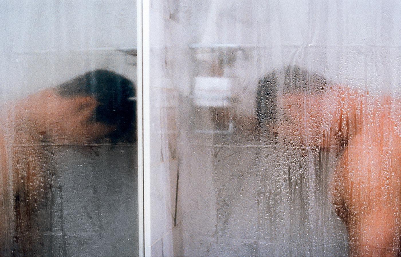 Za oceanem „Wstyd” Steve’a McQueena został dopuszczony do dystrybucji z kategorią wiekową NC-17, która oznacza, że żaden widz poniżej 17 roku życia nie zostanie wpuszczony na seans.