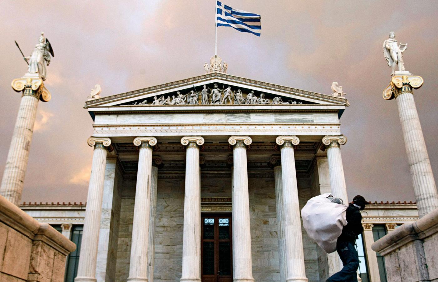 W Grecji 70 proc. kredytów mieszkaniowych nie jest spłacana. Zamarły płatności między biznesami, dostawcom nie płaci nawet państwo.