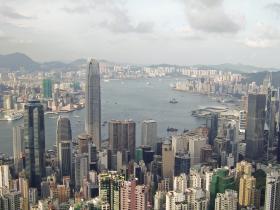 Trudno zasypać przepaść kulturową między Hongkongiem a resztą Chin.