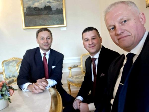 Ryszard Madziar pierwszy od lewej