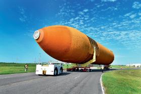 Prace nad konstrukcją systemu SLS.