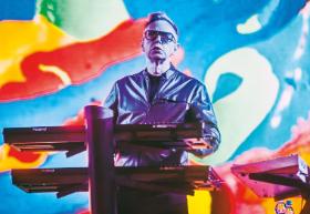 Koncert Depeche Mode na gdyńskim Open’er Festival, 2018 r. Na fot. zmarły w ubiegłym roku Andy Fletcher.