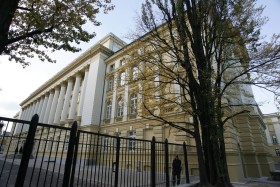 Skrzydło budynku, w którym urzęduje premier.