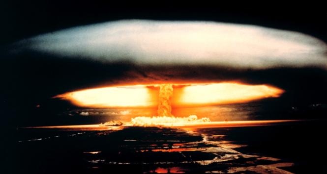 Wybuch atomowy w atolu Mulroa w Polinezji Francuskiej, 1975 r.