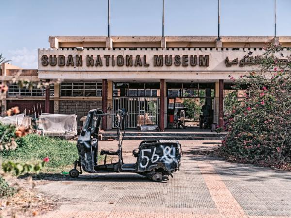 Splądrowane Muzeum Narodowe w Chartumie