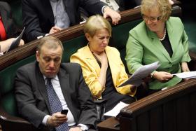 Pojedynek na miny? Z lewej Grzegorz Schetyna, z prawej - Iwona Śledzińska - Katarasińska.