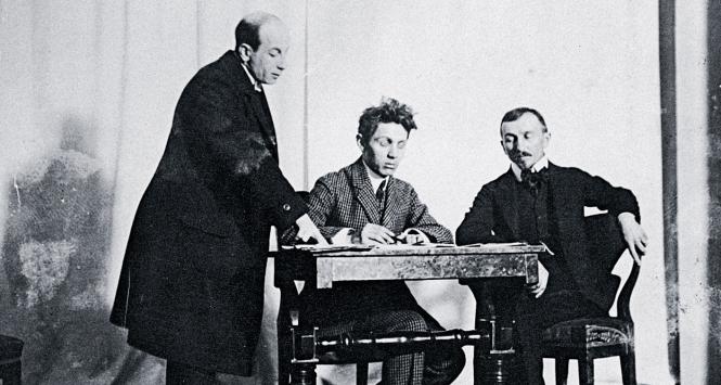 Kabaret Momus, w środku Arnold Szyfman