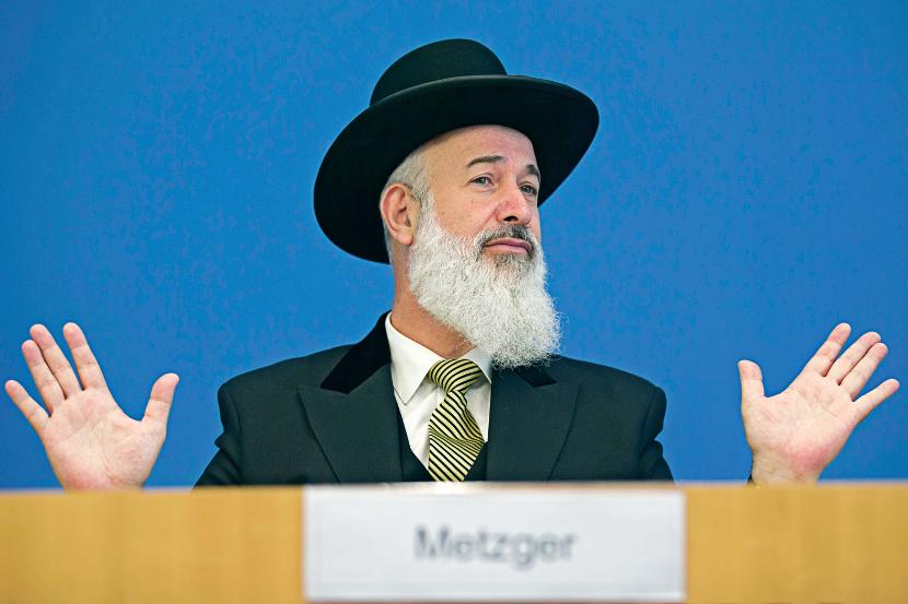 Jona Mecger, pierwszy naczelny rabin Izraela urodzony tamże. I pierwszy, który dostał wyrok więzienia za finansowe przekręty.