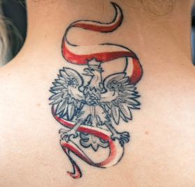 W niepewnych czasach młode pokolenie szuka stabilności oraz identyfikacji. I tatuaże zapewniają takie zakotwiczenie.