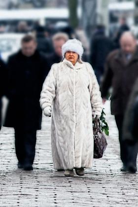 Słynne są długie futra Janiny Goss, charakterystyczny element jej zimowej garderoby.