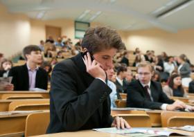 Według badań GUS blisko 80 proc. Polaków chce wyższego wykształcenia dla swoich dzieci.