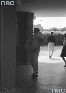 Może, tym tzw. nowszym czasom brakuje jednej dostojnej subtelności?