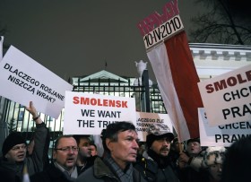 Podobna pikieta odbyła się w tym samym dniu (8 grudnia 2010 r.) przed Pałacem Prezydenckim