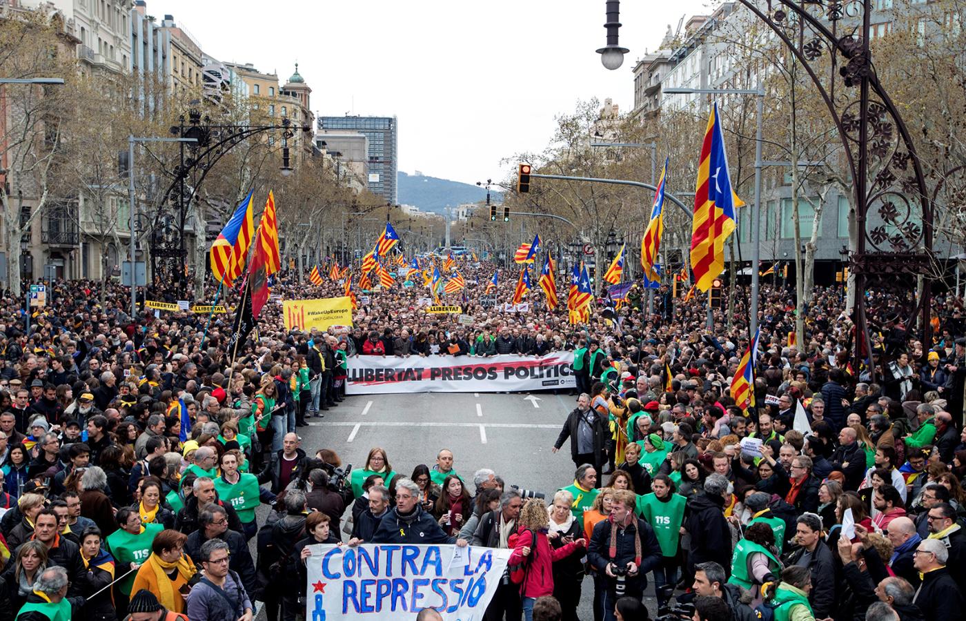 Na ulice Barcelony wyszły tysiące demonstrantów.