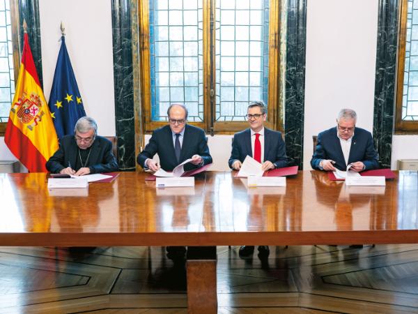 Szef hiszpańskiego episkopatu abp Luis Arguello podkreślił, że Kościół nie może prosić ofiar o przebaczenie „bez konkretnych aktów reparacji”.