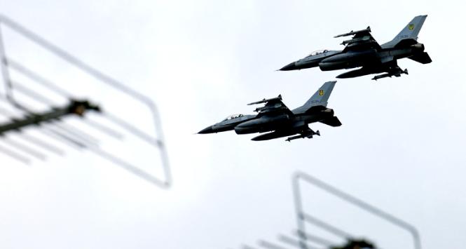 F-16
