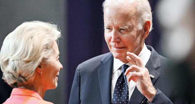 Szefowa KE Ursula von der Leyen i prezydent USA Joe Biden podczas szczytu G20 na Bali. 15 listopada 2022 r.