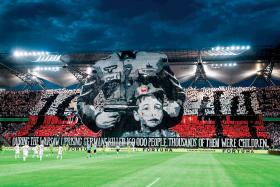 Młodzi twórcy opraw na meczach Legii, wpisujący się idealnie w narrację władzy - trafili do mainstreamu.