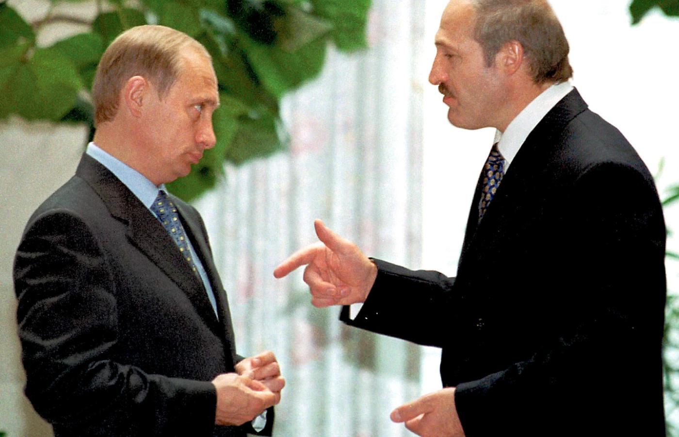 Spotkanie prezydentów na Kremlu. W światowej grze Łukaszenko zaczyna uwierać Putina jak gwóźdź w bucie.