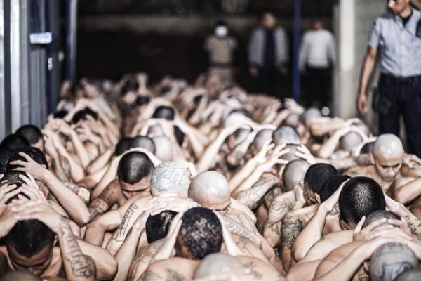 Salwador: kolonia karna USA? Ten kraj to prawicowa utopia. Trump też by tak chciał