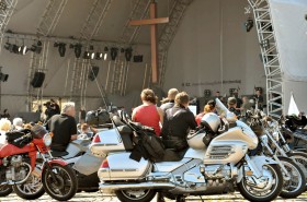 Kirchentag to zjazd kościelny, na którym uczestnicy rozważają, czy neonaziści mają prawo do konfirmacji. Na fot. Kirchentag w Bremie.