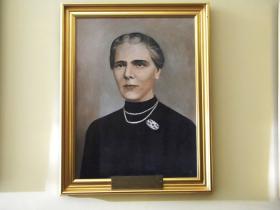 Elisa Leonida Zamfirescu. Uważana jest za pierwszą na świecie kobietę inżynier. Pochodziła z Rumunii, a swój dyplom uzyskała w Berlinie w 1912 r.