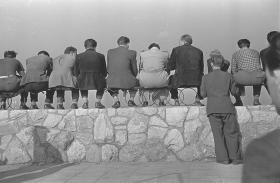 Pełne i do tego rozpalone do czerwoności trybuny podczas meczu ze Związkiem Radzieckim 21 maja 1961 r. Wygraliśmy 1:0. Na szczycie korony stadionu kibice odkryli dodatkowe miejsca na balustradzie.