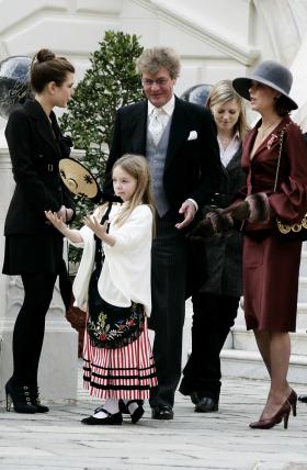 Książę Hanoweru Ernest August V. Mąż księżniczki Karoliny z Monako. Plotkarskie magazyny, które z upodobaniem piszą o jego romansach, wywołanych awanturach i nadużywaniu alkoholu.