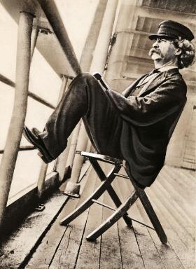 Mark Twain na pokładzie statku.