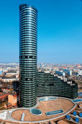 Wieżowiec Sky Tower we Wrocławiu. Chyba ostatnia rekordowa inwestycja Czarneckiego.