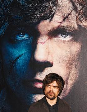 Dinklage od małego był zainteresowany aktorstwem – jego ulubioną zabawką był teatr kukiełkowy.