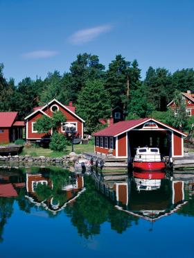 Co roku 2 mln Szwedów spędza swój wolny czas na wodzie, a kolejne 5 mln raz do roku pływa łodzią.