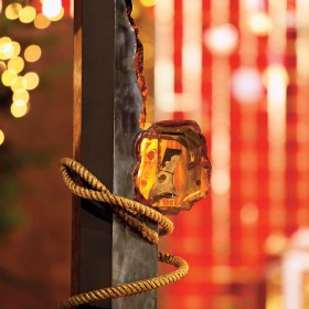 Kość z piszczeli bł. Jerzego Popiełuszki– kosciół św. Stanisława Kostki w Warszawie.