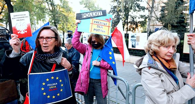 Demonstracja pod siedzibą Trybunału Konstytucyjnego