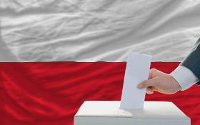 Aby wygrać wybory, partia stara się przekonać demos, że rywale są źli, zaś ona jest dobra. Jedno kłamstwo jeszcze nie ogłupia, kłopot w tym, że rywale robią to samo.