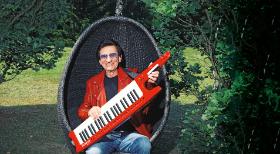 Ryszard Poznakowski (ur. 1946 r.) – muzyk, kompozytor, absolwent Państwowej Wyższej Szkoły Muzycznej w Gdańsku. W latach 1965–67 organista w zespole Czerwono-Czarni.