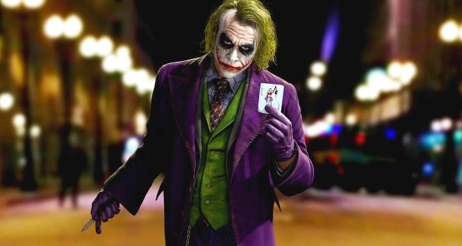 Filmowy Joker z karcianym jokerem