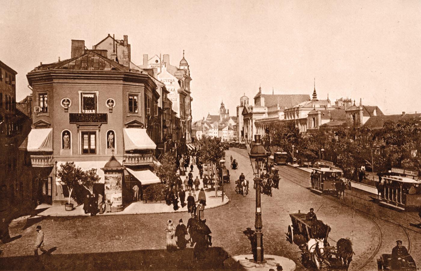 XIX-wieczna Warszawa, skrzyżowanie ulic Trębackiej i Krakowskego Przedmieścia, widok w stronę pl. Zamkowego.