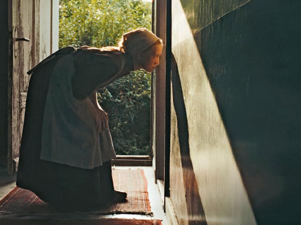 „Wpatrując się w słońce”, reż. Mascha Schilinski