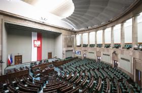 Obecny parlament zaczął prace 12 listopada 2019 r., a więc w grę wchodzą teoretycznie cztery niedziele w których mogą odbyć się wybory: 15, 22, 29 października lub 5 listopada.